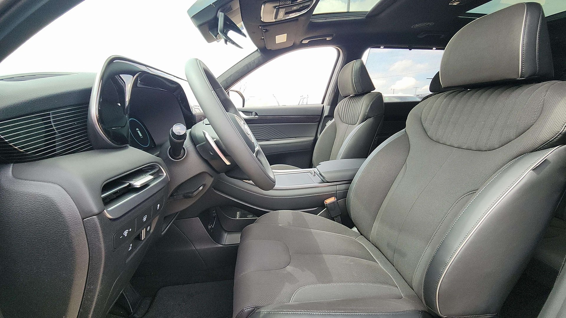 Vehicle image 10 of 36