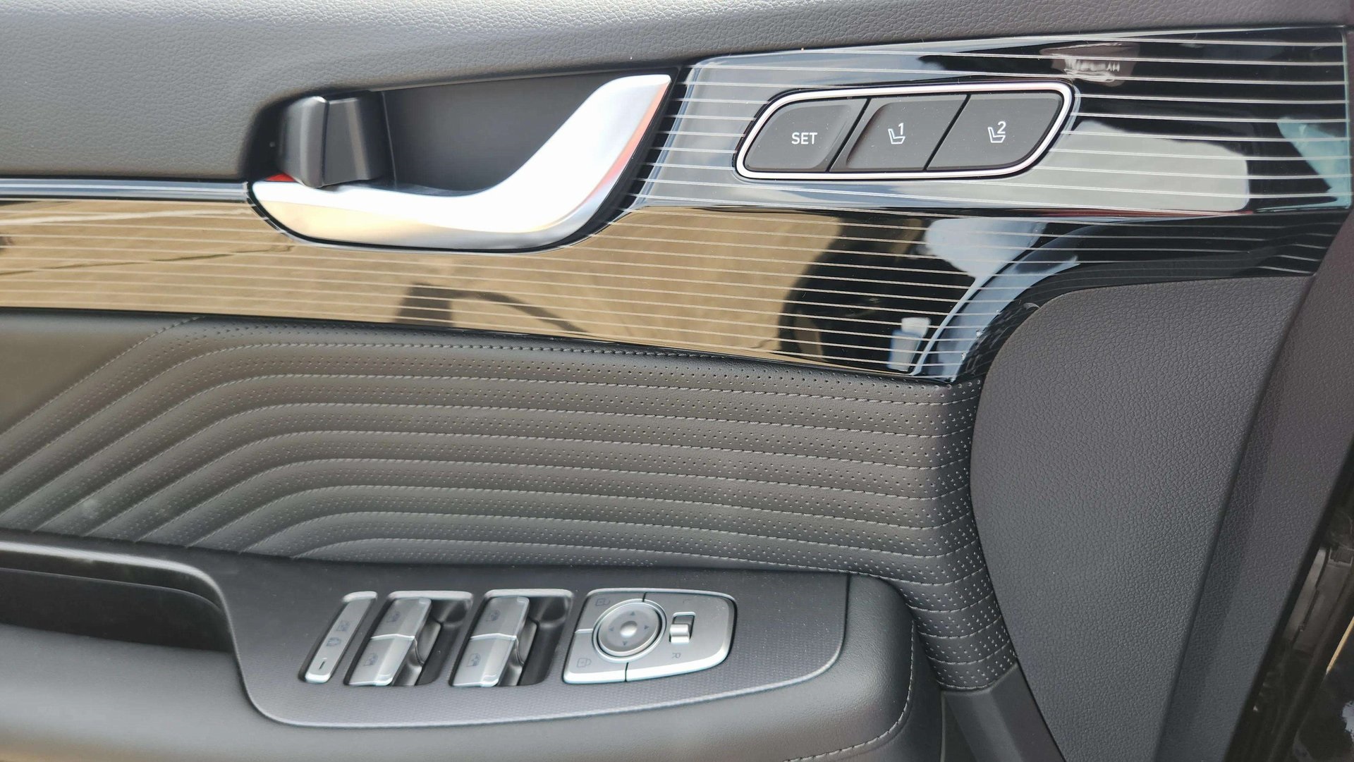 Vehicle image 19 of 36