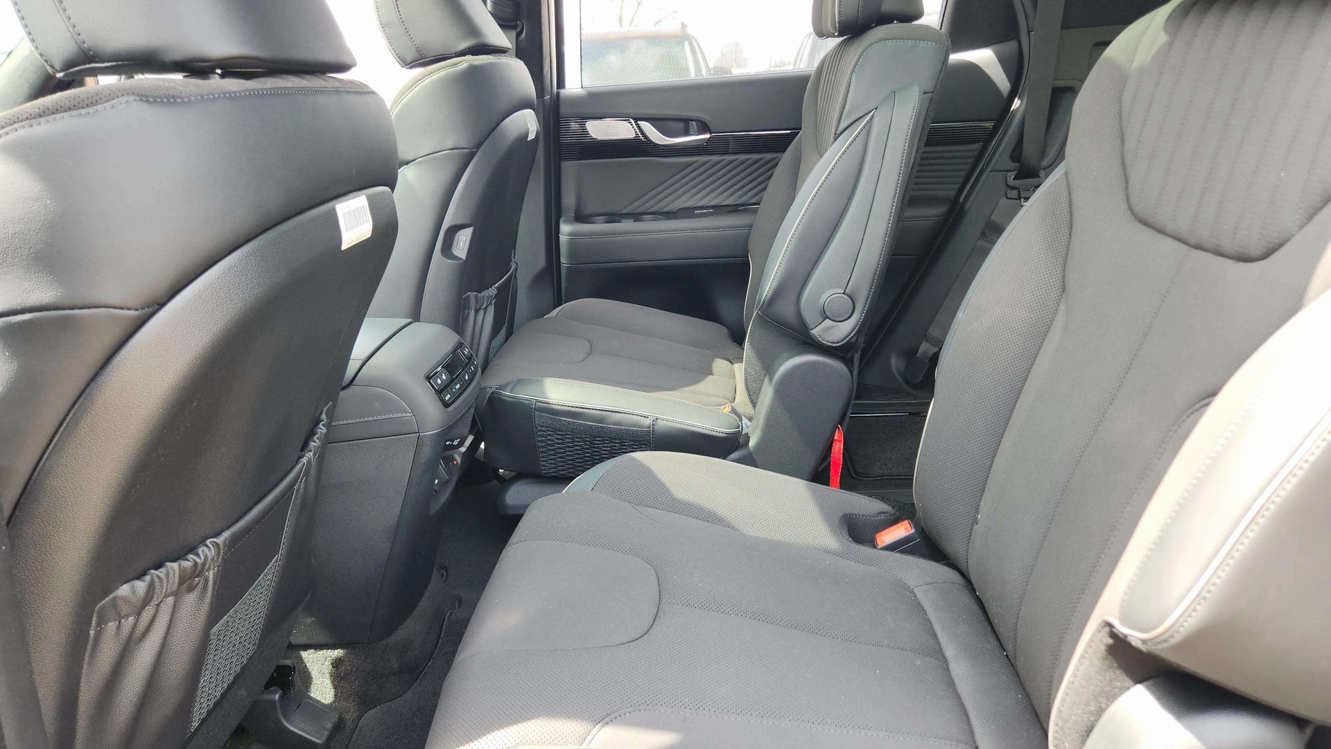 Vehicle image 21 of 36
