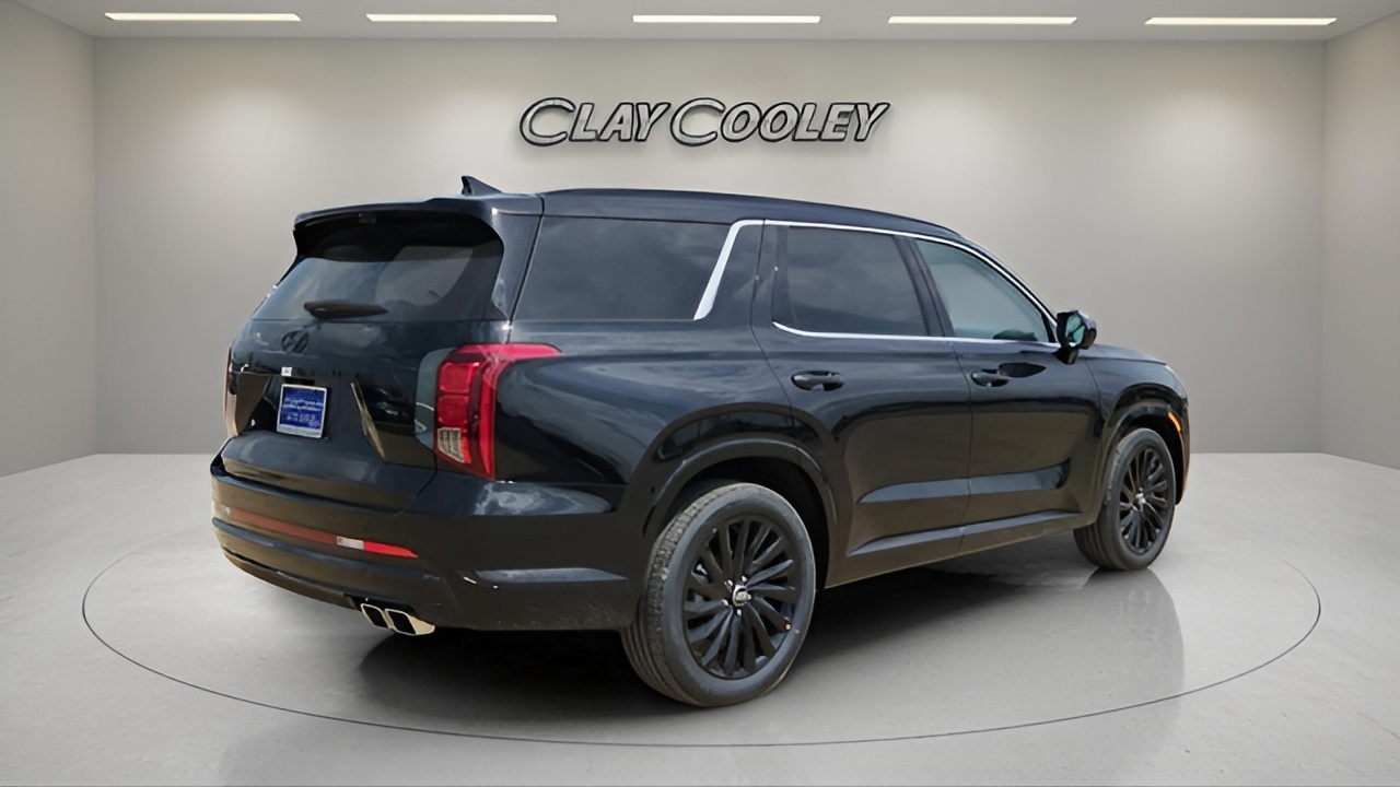 Vehicle image 33 of 36