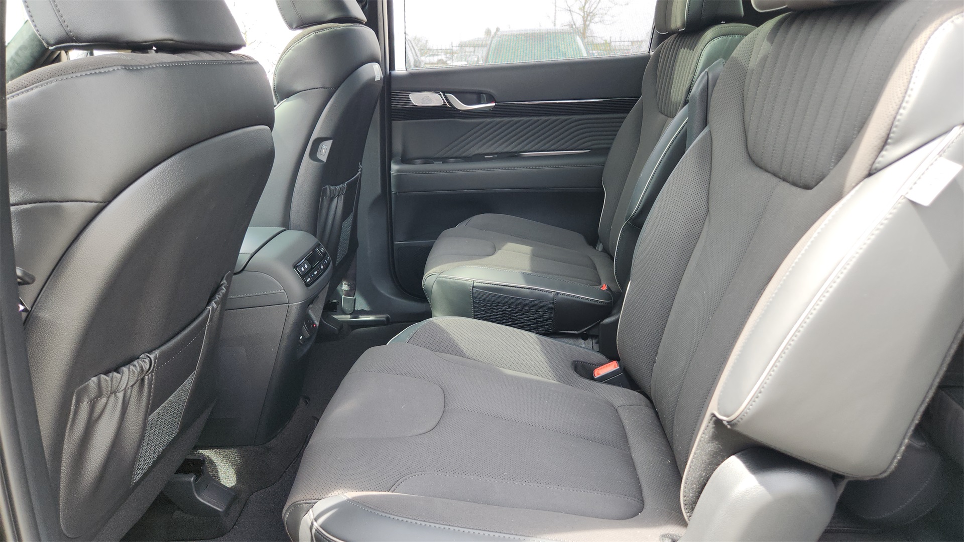 Vehicle image 27 of 29