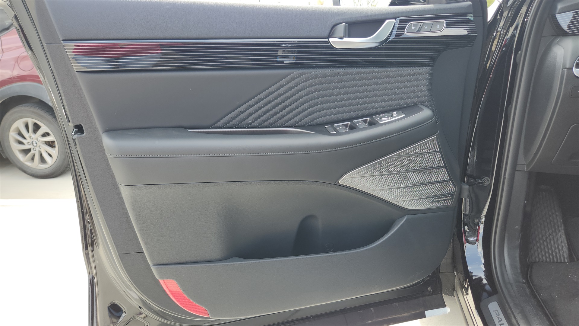 Vehicle image 26 of 29