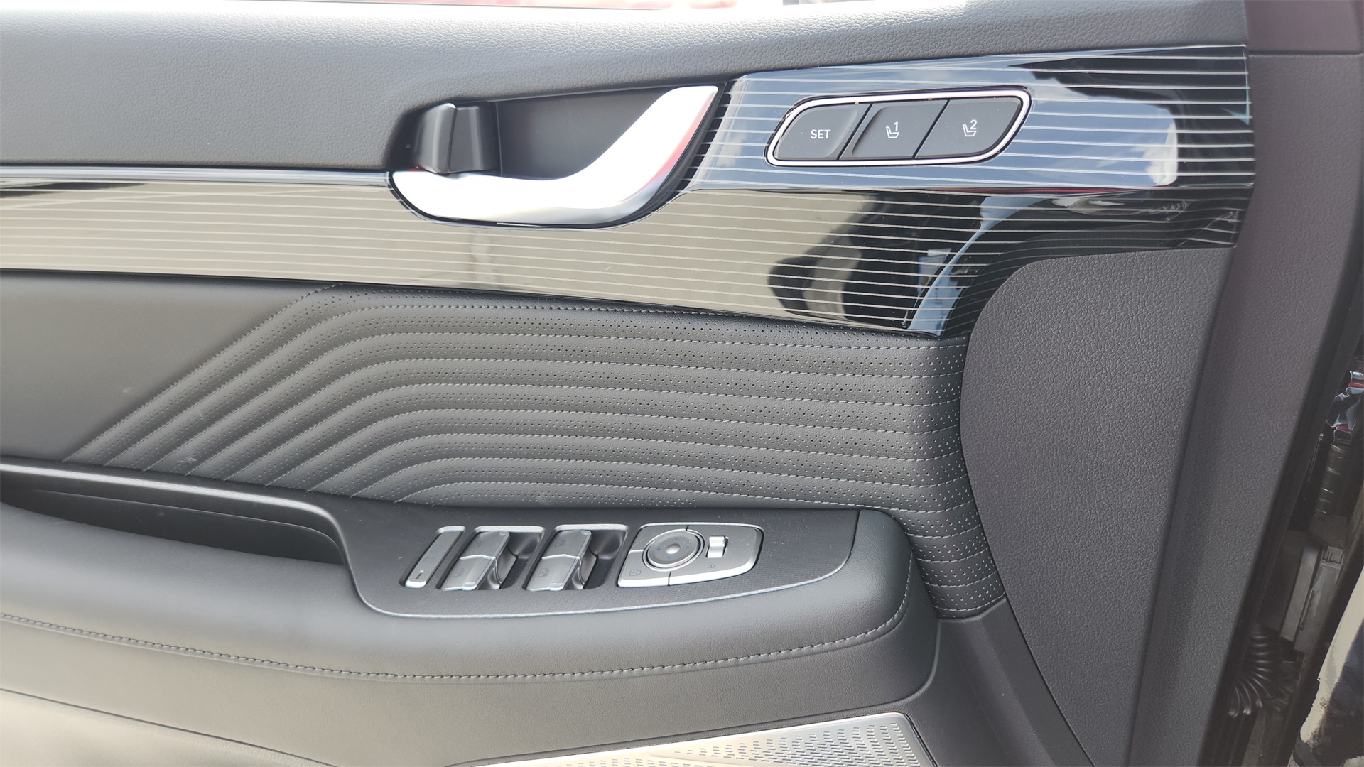 Vehicle image 24 of 29