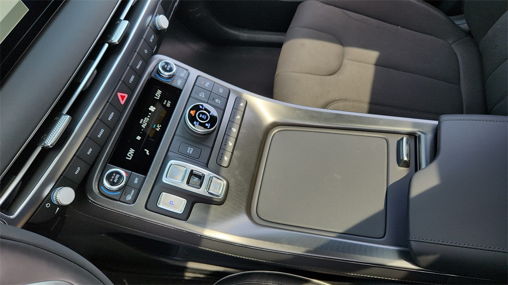 Vehicle image 18 of 26