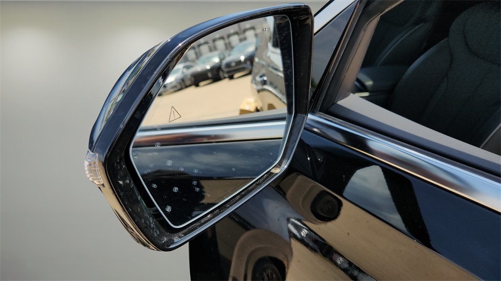 Vehicle image 11 of 26