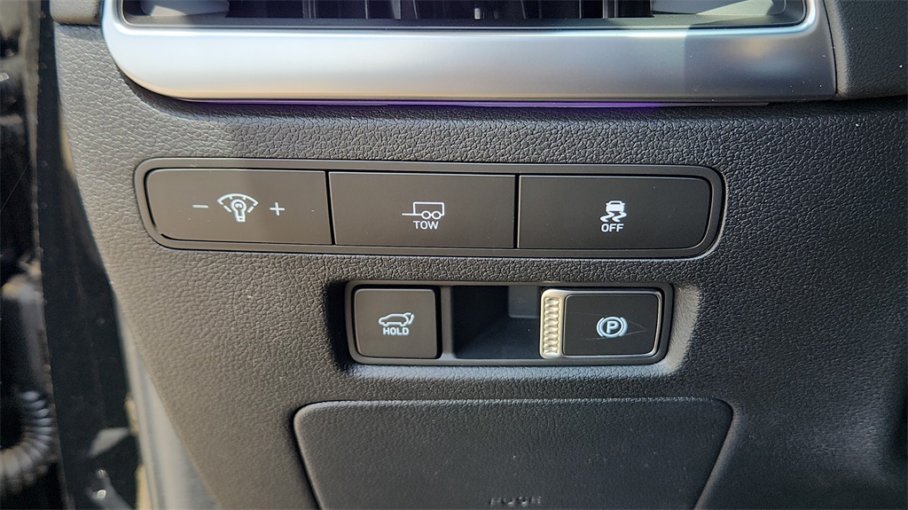 Vehicle image 14 of 26