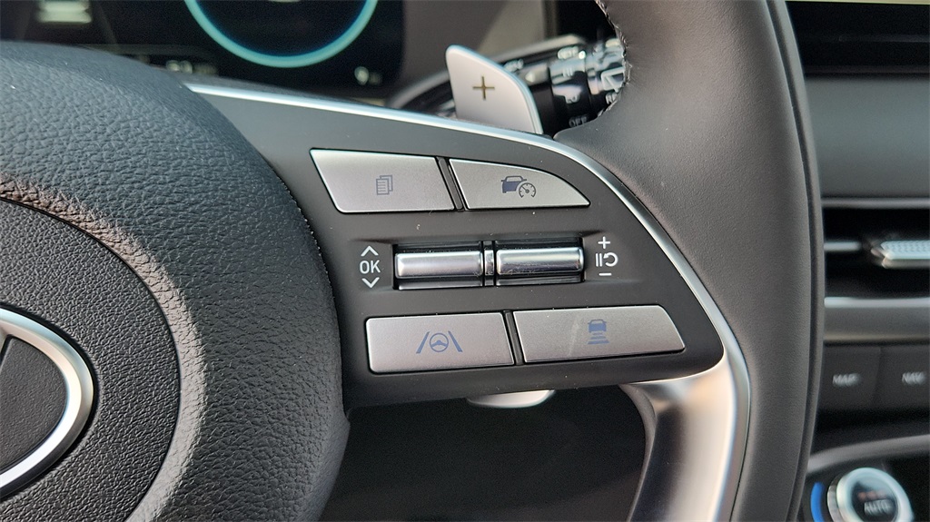 Vehicle image 15 of 26