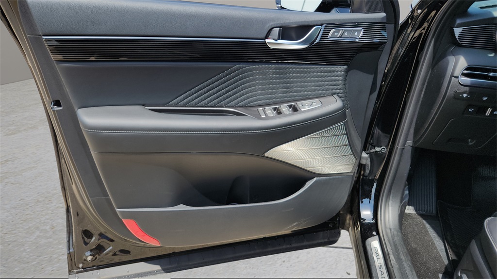 Vehicle image 24 of 26