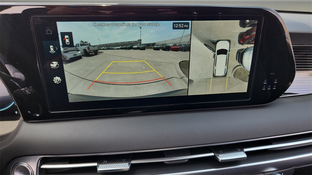 Vehicle image 21 of 26