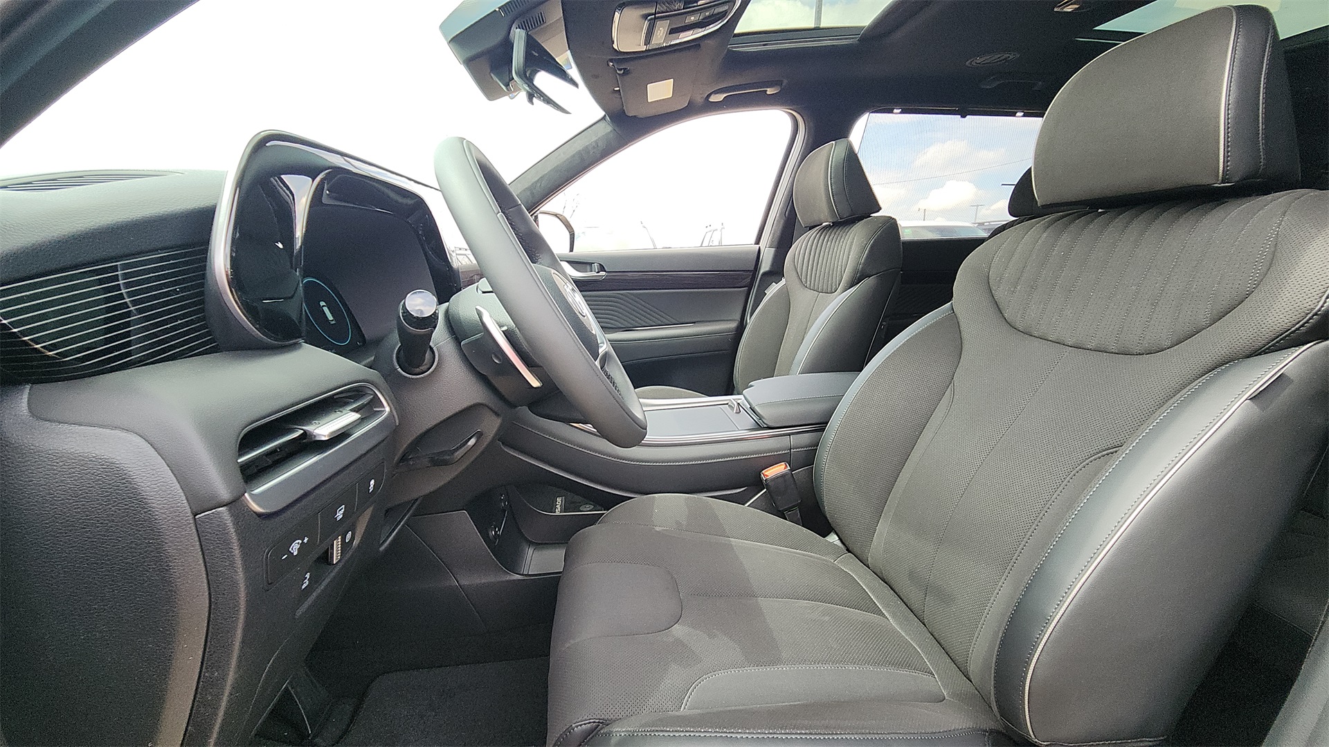 Vehicle image 10 of 28