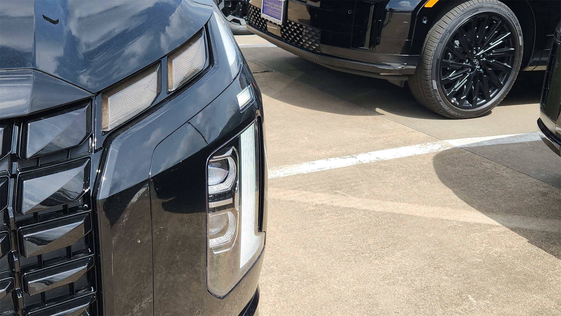 Vehicle image 16 of 28