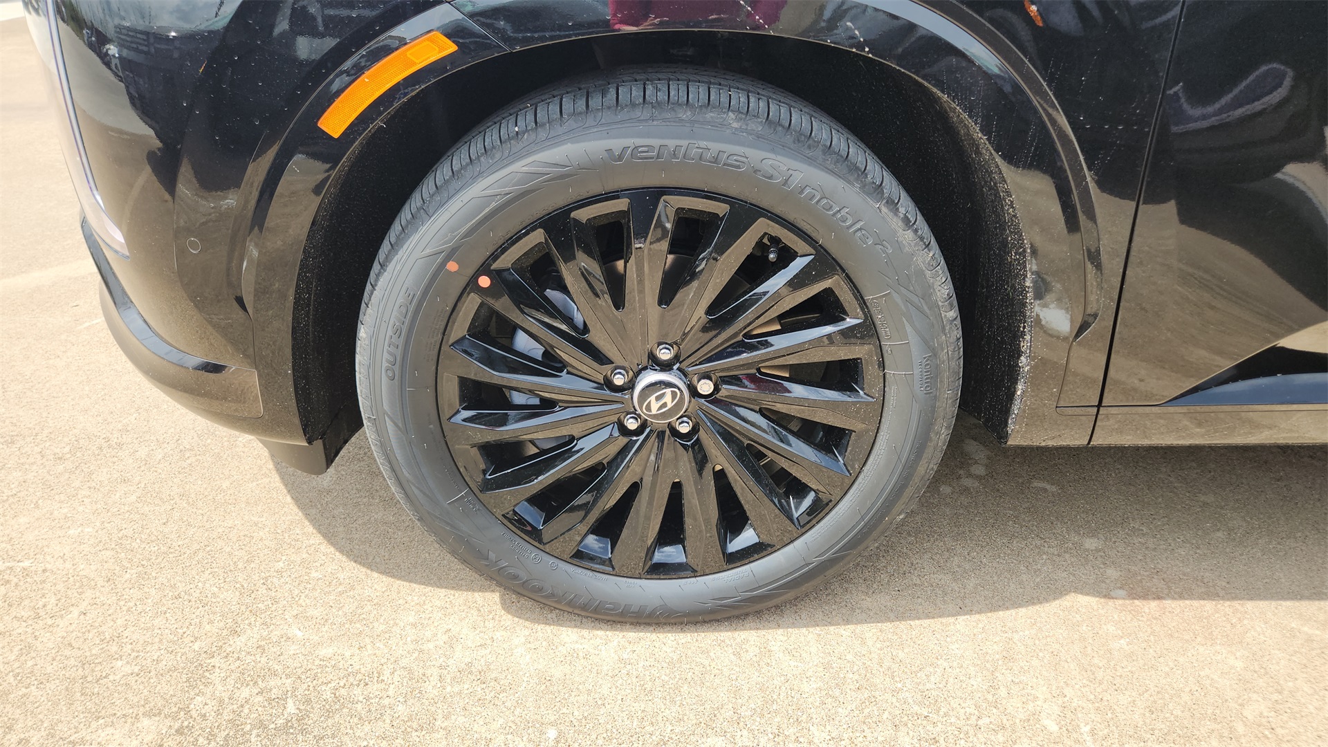 Vehicle image 11 of 28