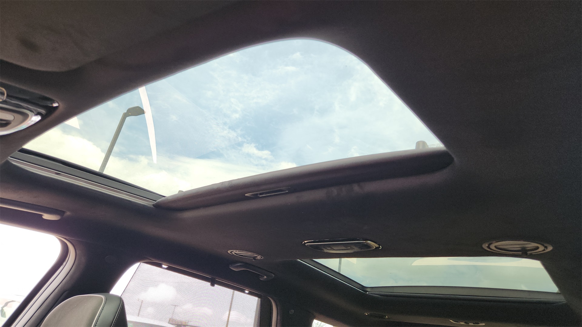 Vehicle image 12 of 28