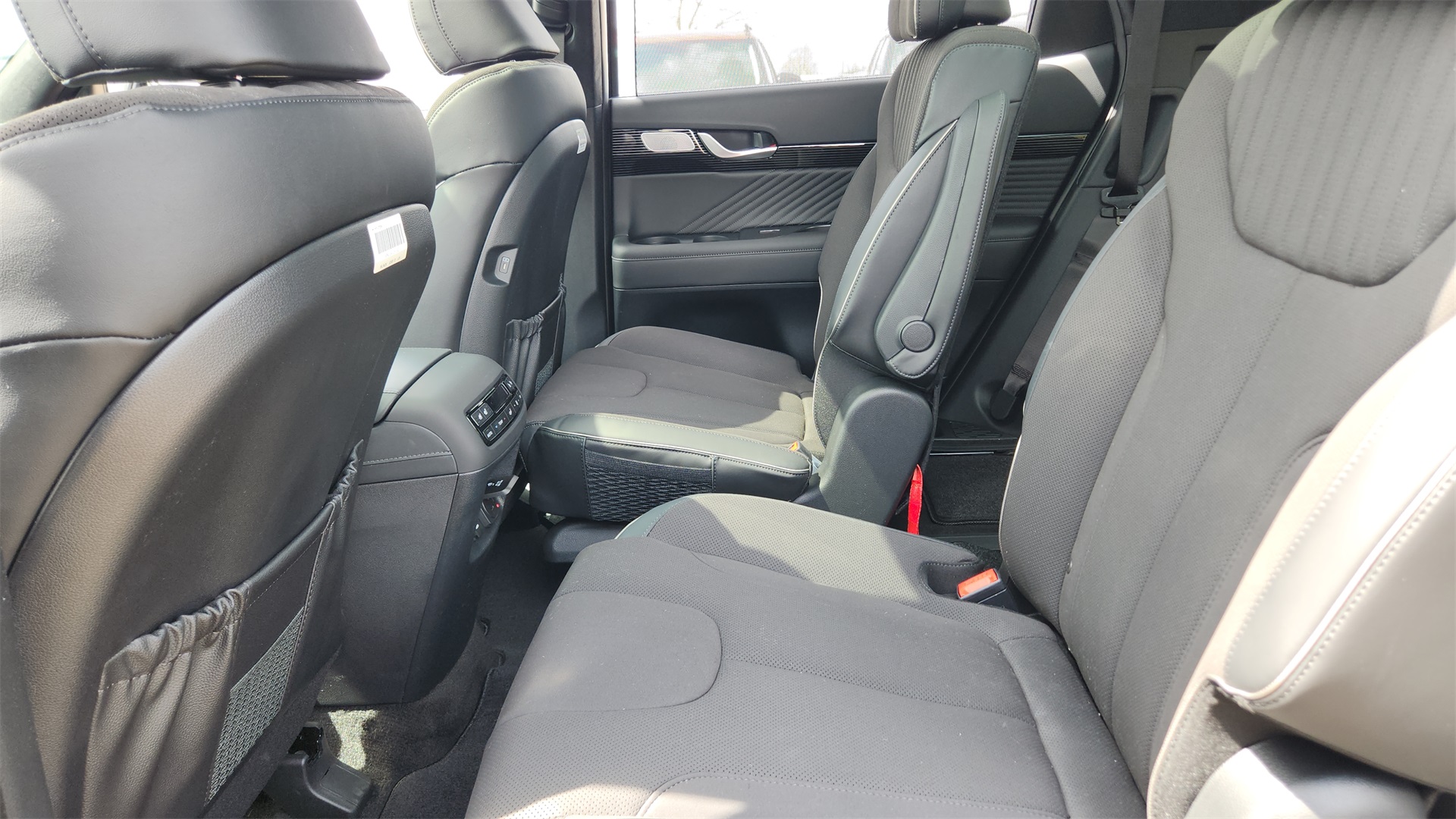 Vehicle image 26 of 28