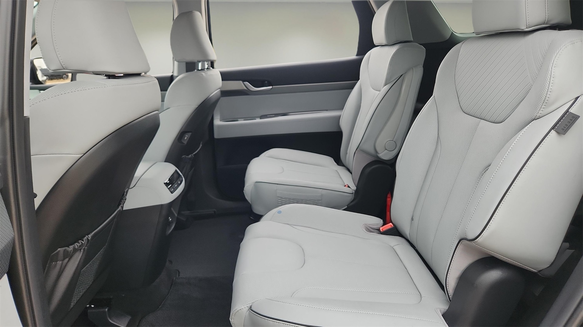 Vehicle image 20 of 22