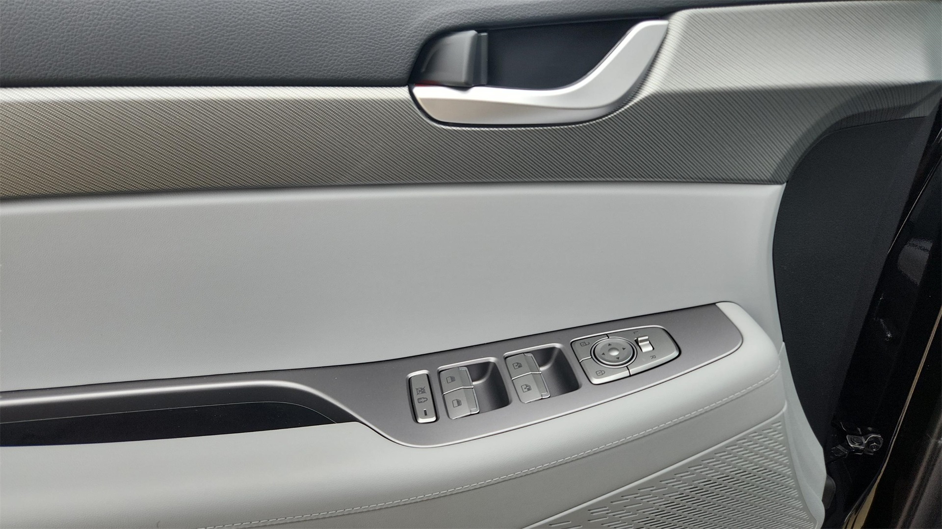 Vehicle image 18 of 22