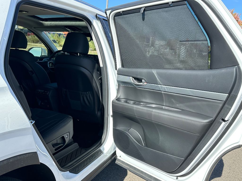 Vehicle image 22 of 25
