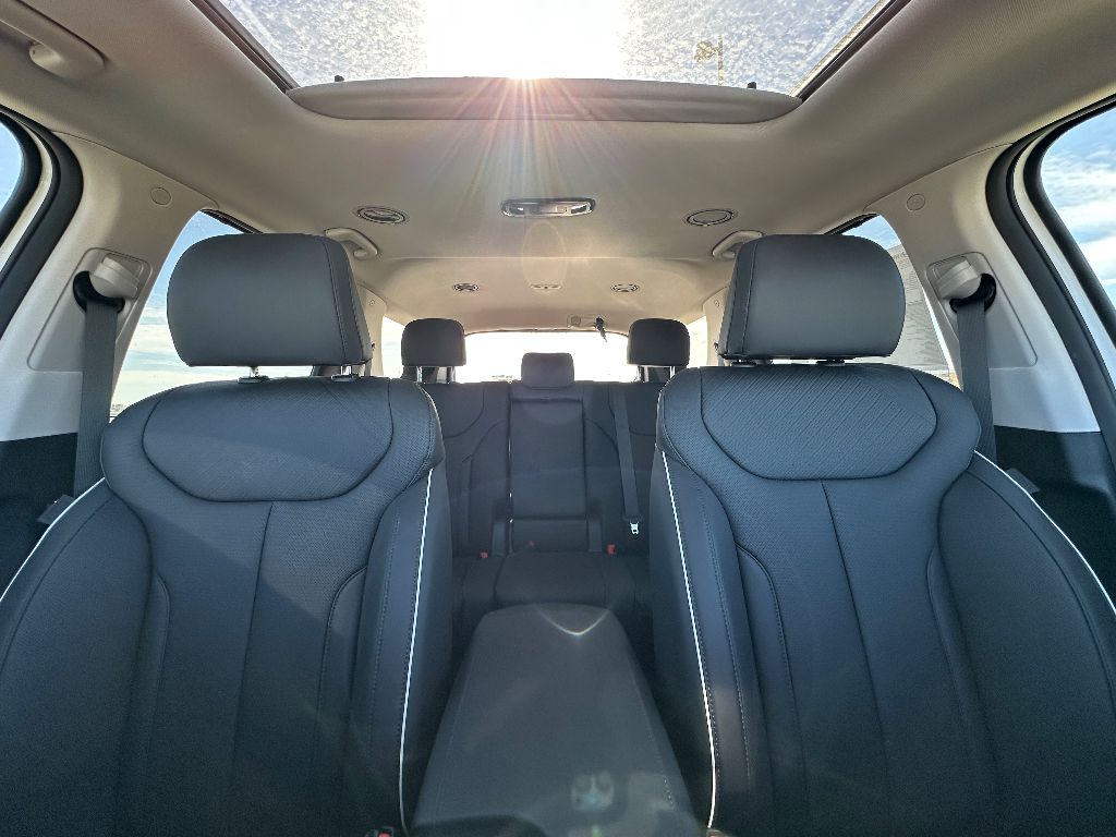Vehicle image 10 of 25