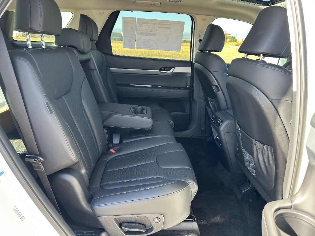 Vehicle image 23 of 25