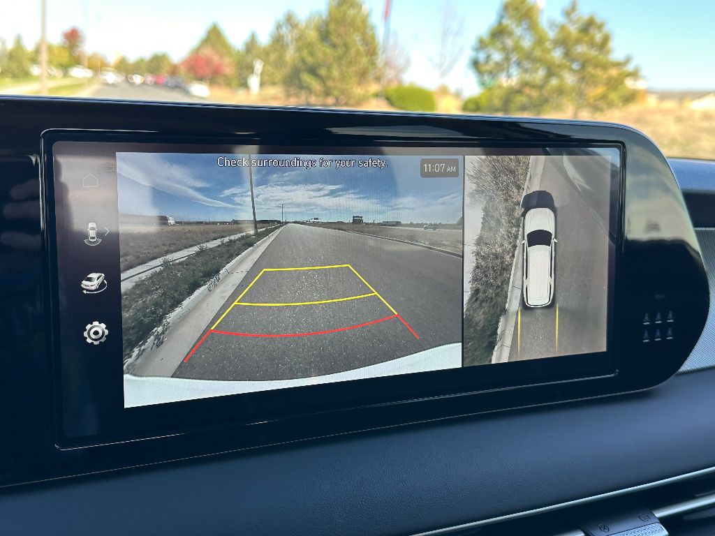 Vehicle image 16 of 25