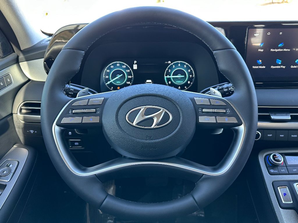 Vehicle image 13 of 25