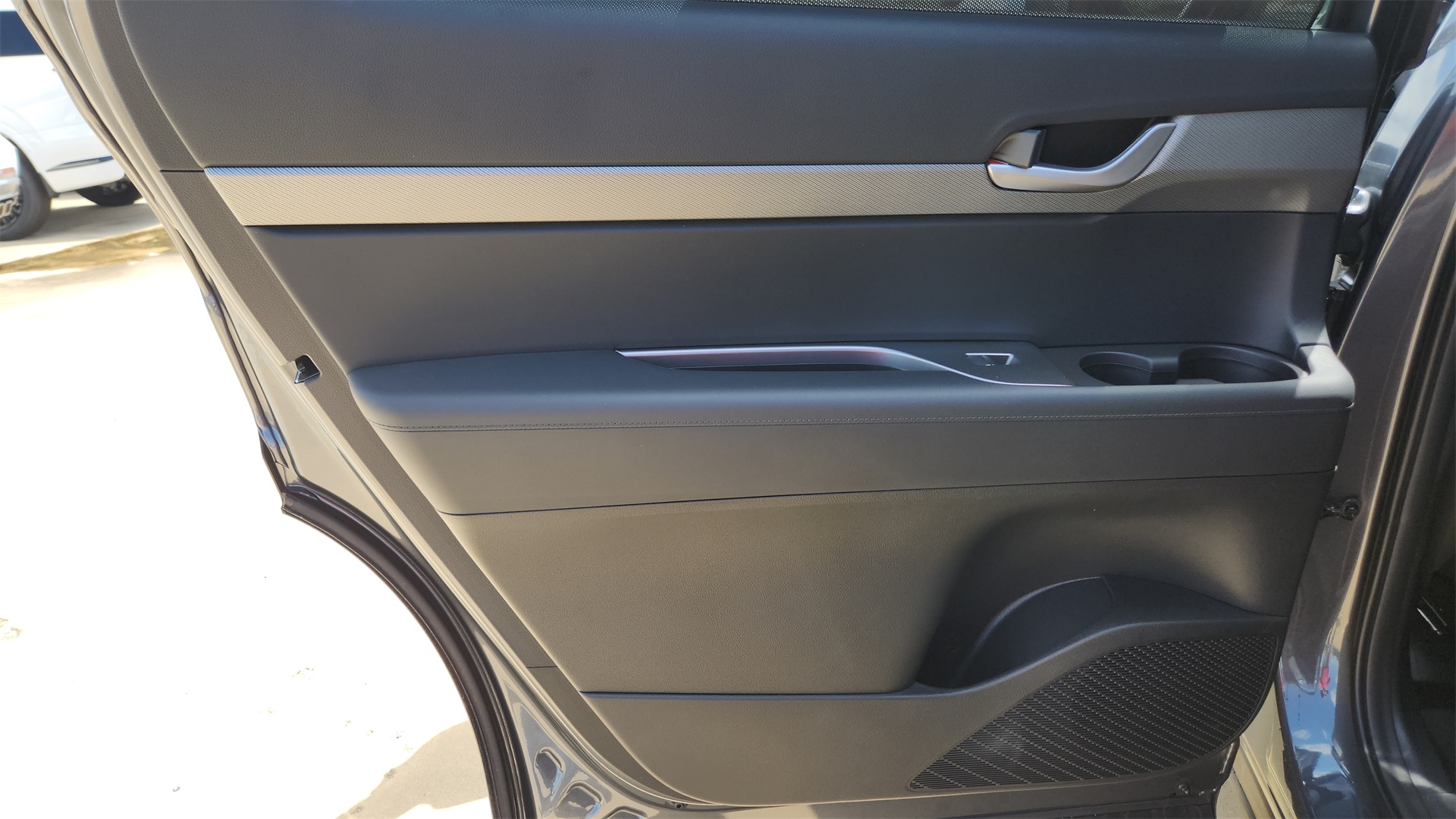 Vehicle image 28 of 31