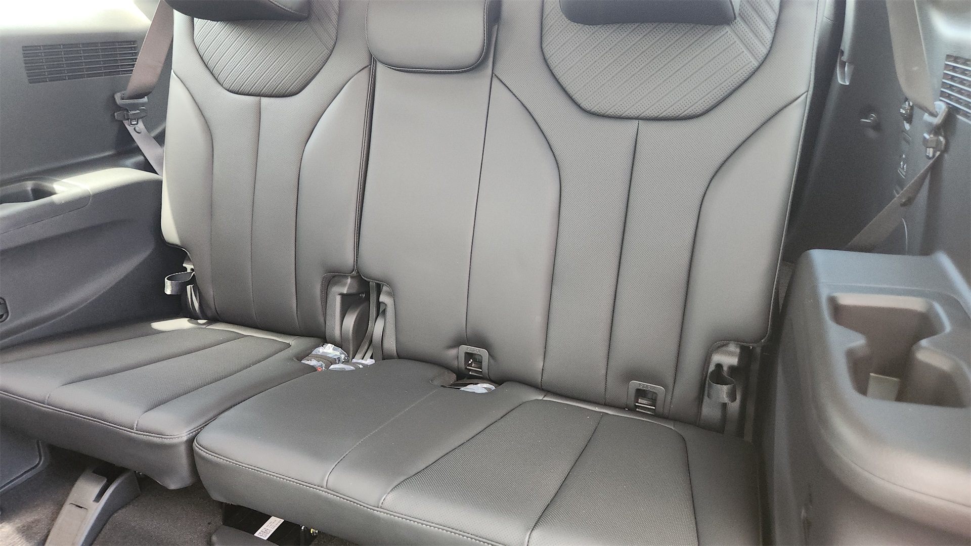 Vehicle image 27 of 31