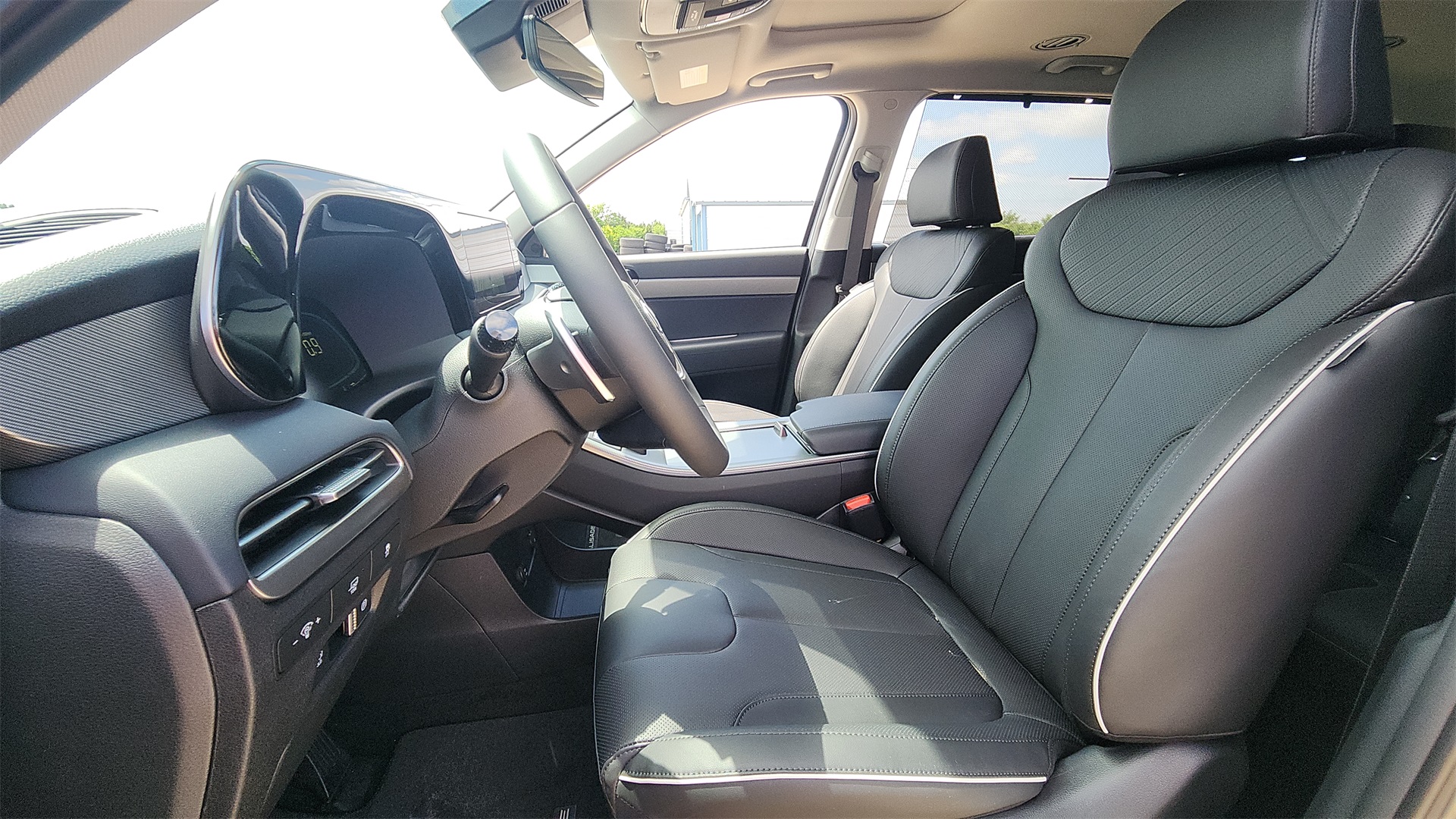 Vehicle image 10 of 31