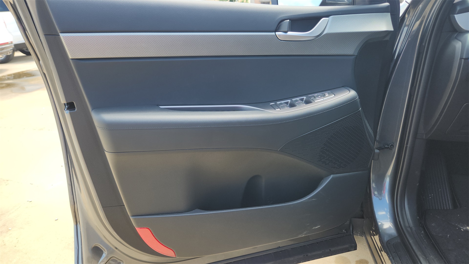 Vehicle image 23 of 31