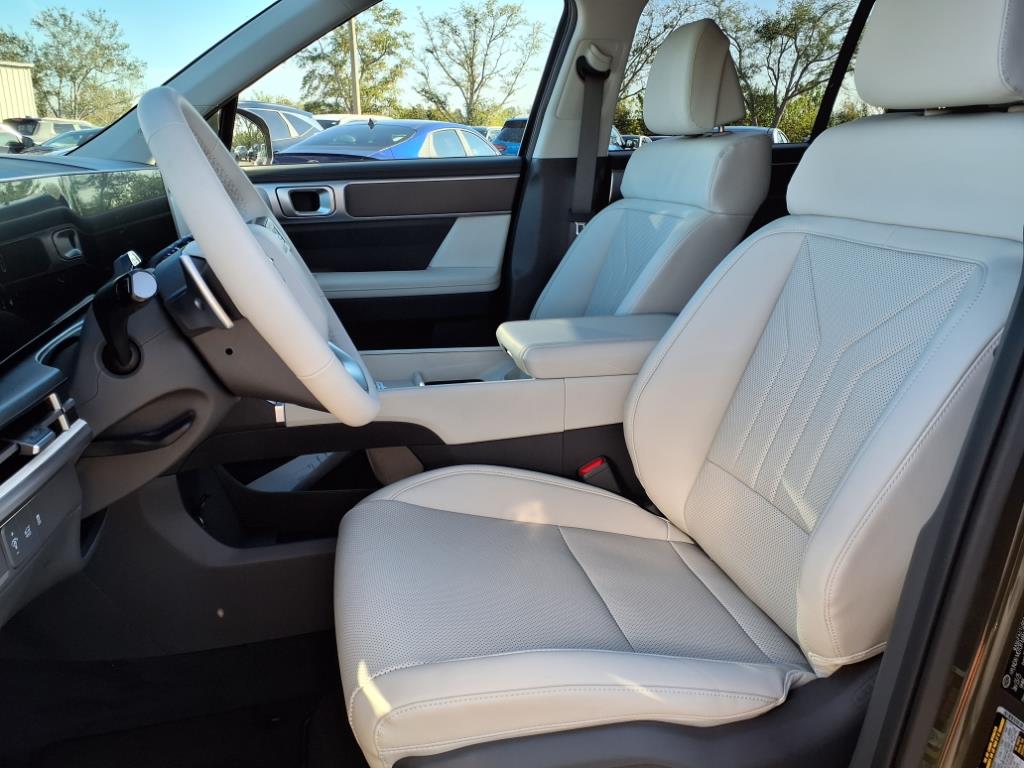 Vehicle image 13 of 39