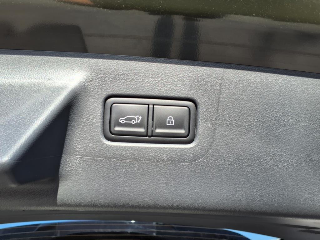 Vehicle image 34 of 39