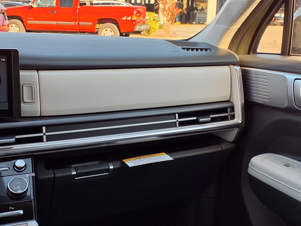 Vehicle image 18 of 39