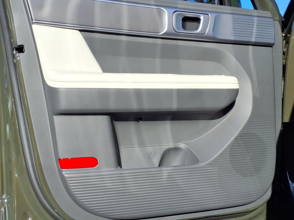 Vehicle image 10 of 39