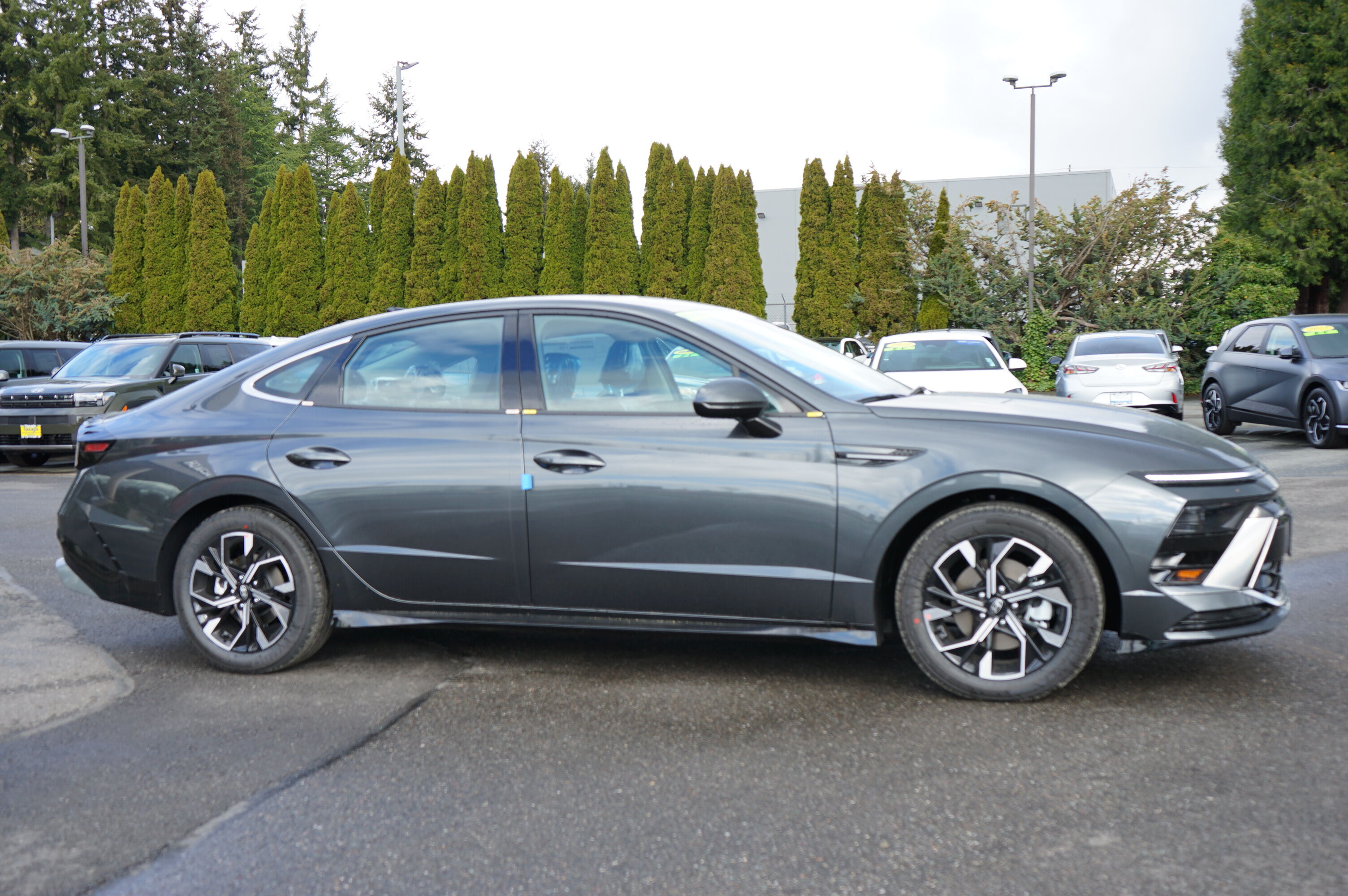 2025 Hyundai Sonata SEL Image 4 of 23