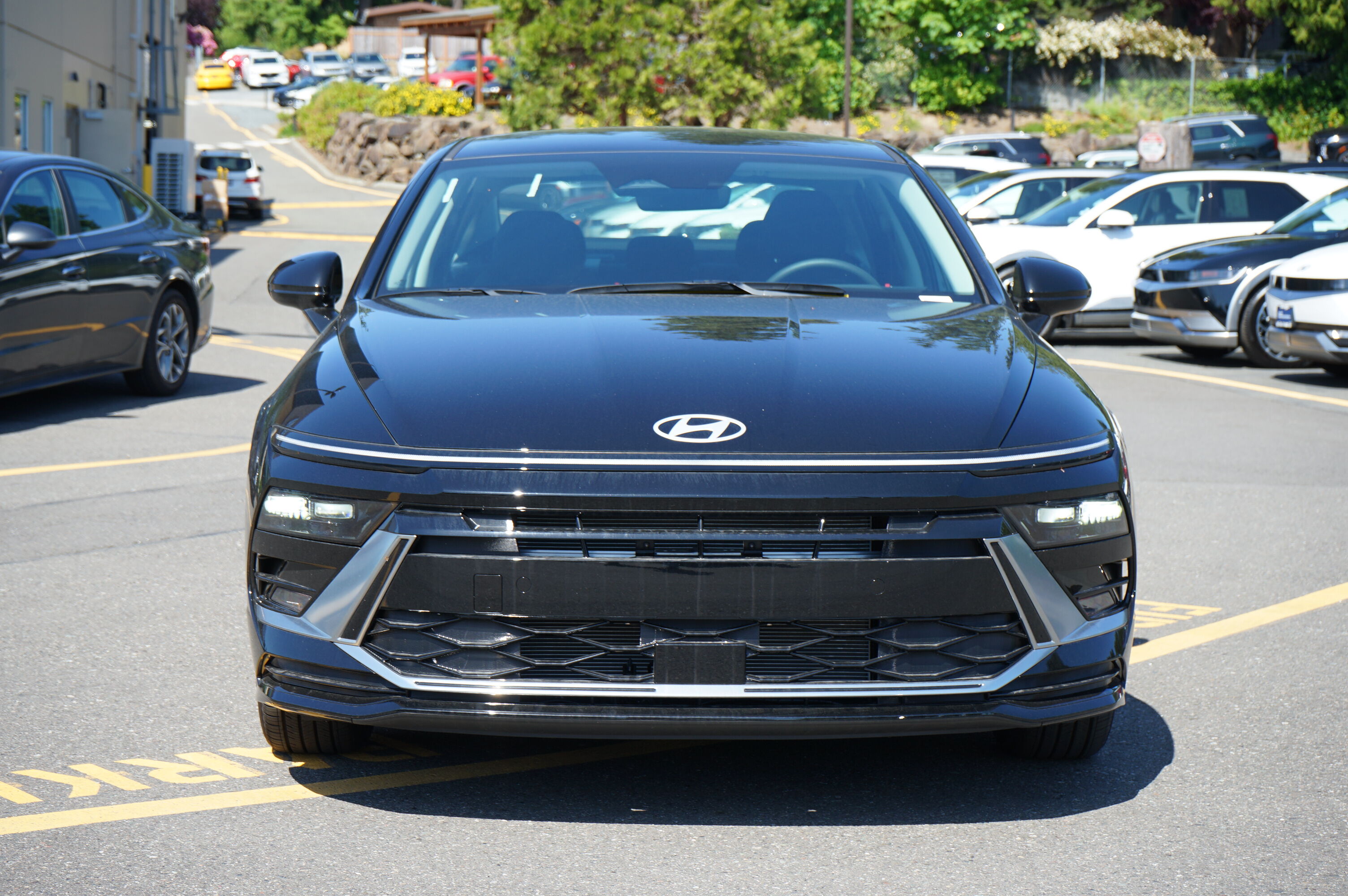 2025 Hyundai Sonata SEL Image 2 of 23