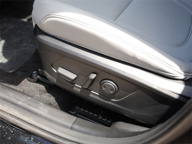 Vehicle image 18 of 22
