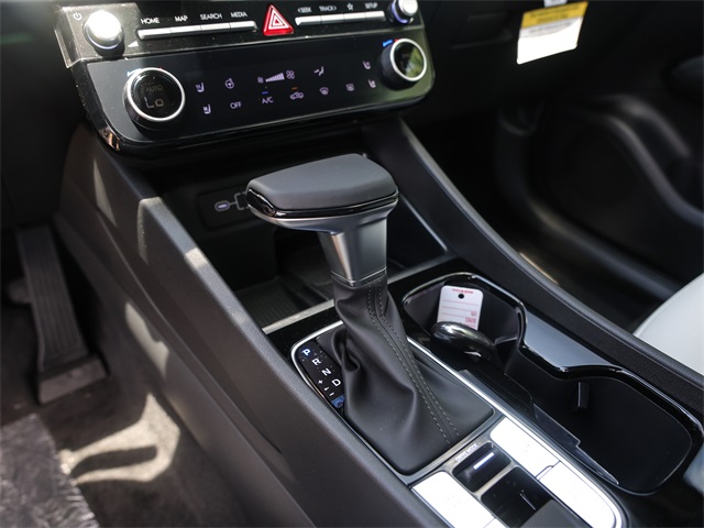 Vehicle image 17 of 22