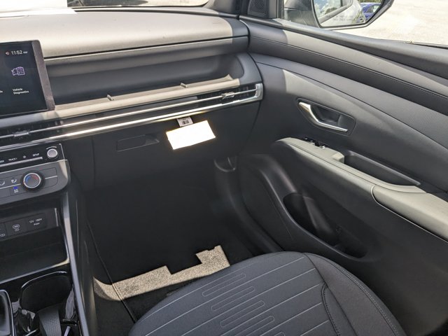 2025 Hyundai Santa Cruz SE Image 13 of 28