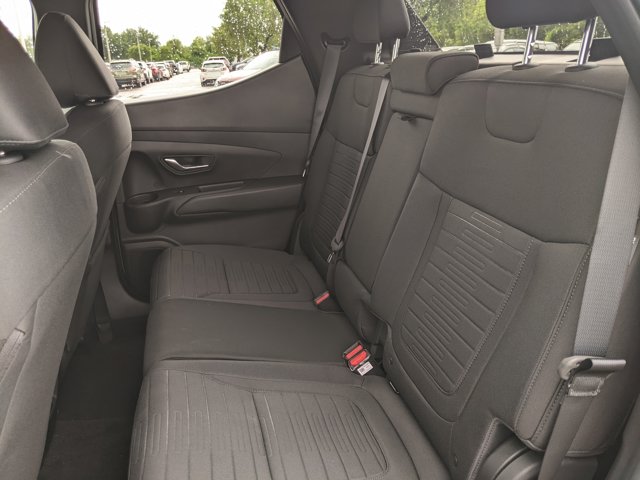 2025 Hyundai Santa Cruz SE Image 12 of 25