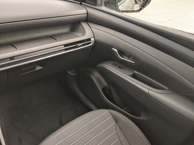 2025 Hyundai Santa Cruz SE Image 15 of 25