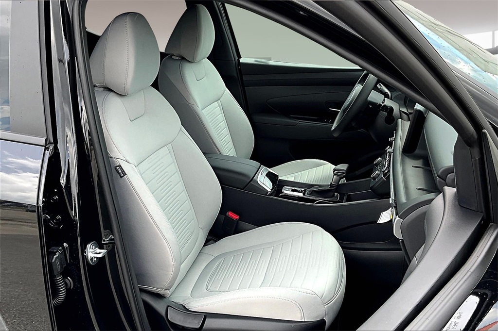 2025 Hyundai Santa Cruz SE Image 11 of 14