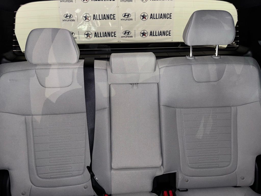 2025 Hyundai Santa Cruz SE Image 15 of 18