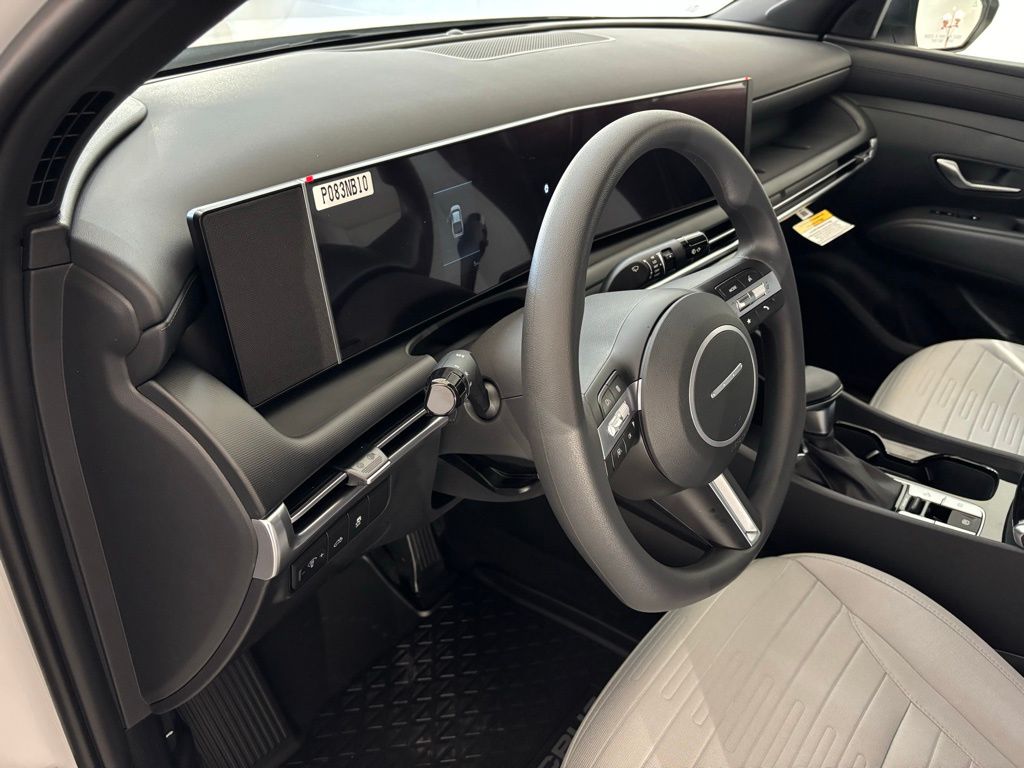 2025 Hyundai Santa Cruz SE Image 13 of 18