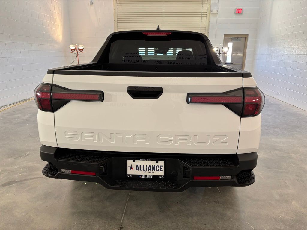 2025 Hyundai Santa Cruz SE Image 8 of 18