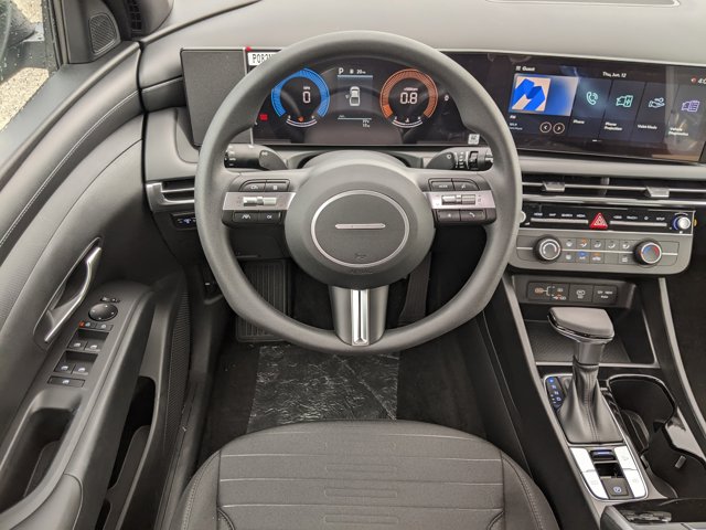 2025 Hyundai Santa Cruz SE Image 13 of 25