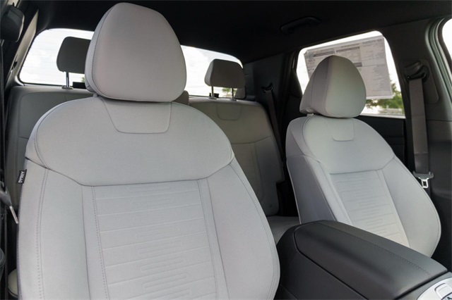 2025 Hyundai Santa Cruz SE Image 9 of 25