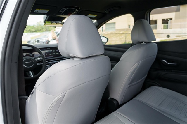 2025 Hyundai Santa Cruz SE Image 11 of 25