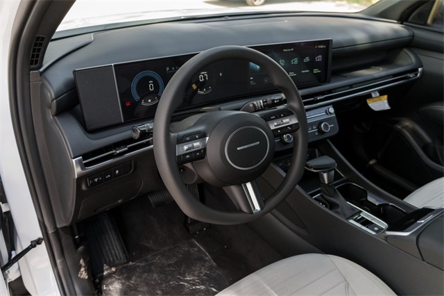 2025 Hyundai Santa Cruz SE Image 13 of 25