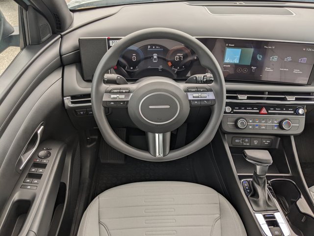 2025 Hyundai Santa Cruz SE Image 13 of 24