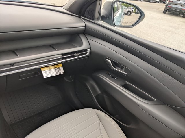 2025 Hyundai Santa Cruz SE Image 14 of 24